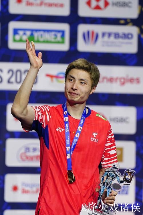 石宇奇逆风翻盘首夺世锦赛冠军 国羽男单十年后再登顶