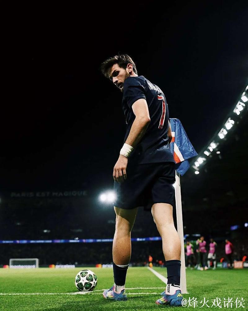 法甲-克瓦拉茨赫利亚梅开二度 巴黎3-1逆转击败欧塞尔