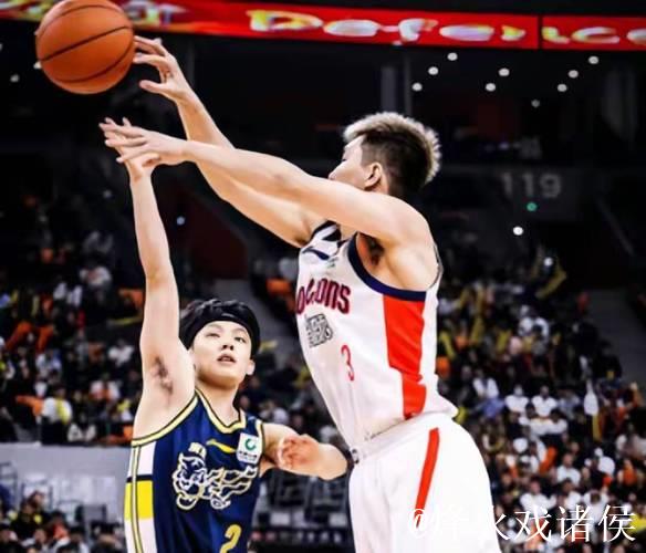 CBA-徐杰17+9萨林杰17+10 广东险胜广州97-94